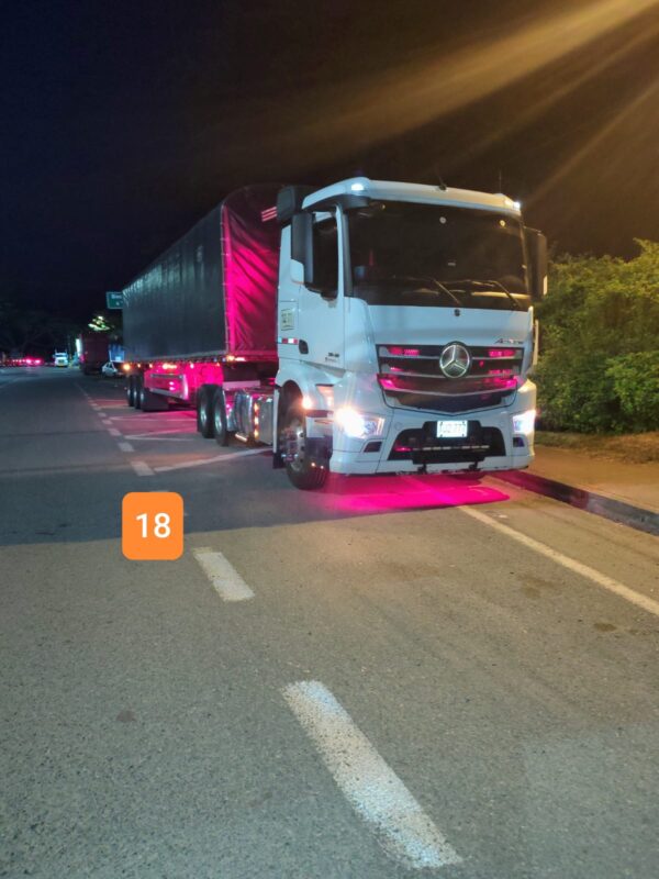 Tracto Camiones	Mercedes	2020	385K - Image 2